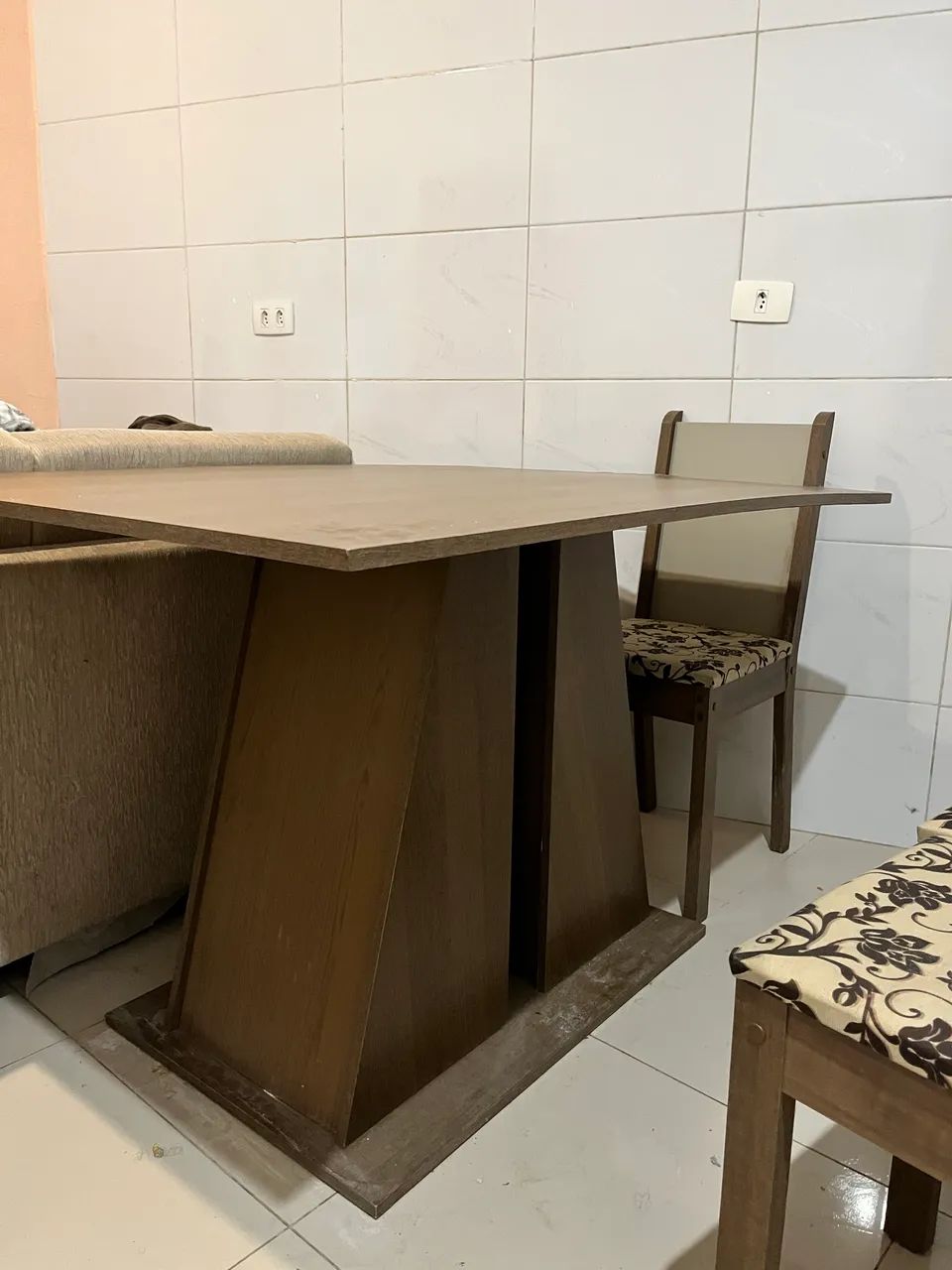 Mesa com 6 cadeiras
