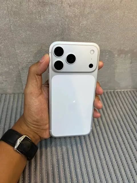 IPhone 17 pro max 256 prata 2 meses de uso - Foto 3