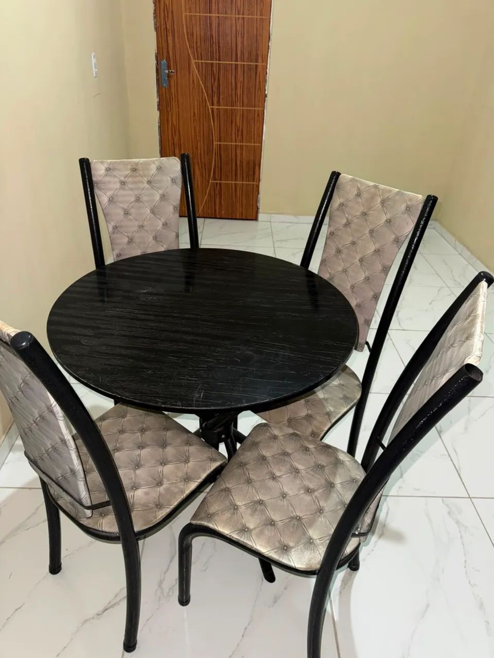 Mesa de granito com 4 cadeiras  - Foto 2