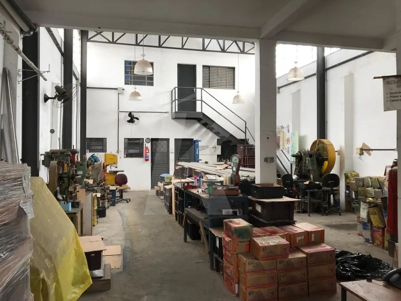 Prédio Comercial com Galpão de 280 mts², 2 pavimentos, no Limão