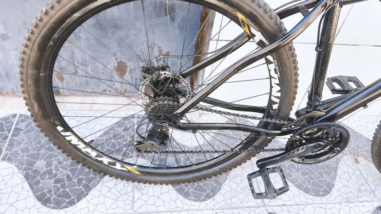 Bicicleta aro 29 com freio a disco pneus novos  - Foto 3