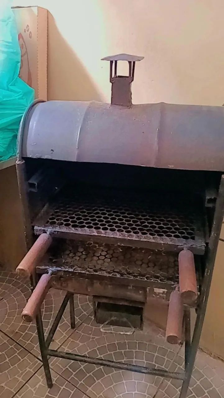 Vendo churrasqueira 