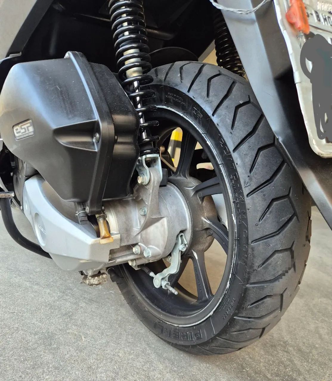 Honda PCX 150 de mulher e muito bem cuidada - Foto 4