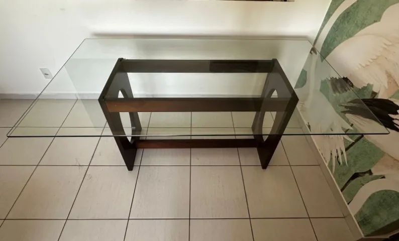 Mesa de Jantar com tampo de vidro e base de madeira - Foto 2