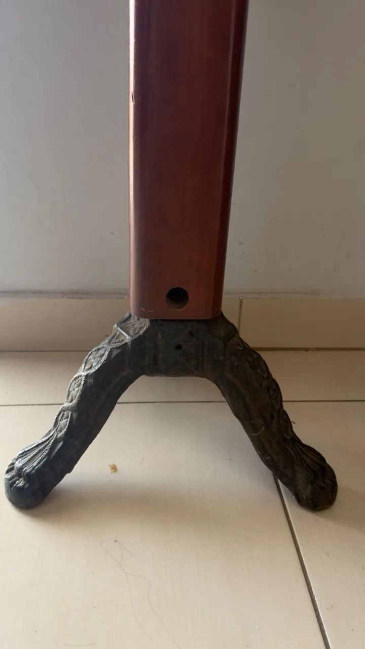 Mesa de madeira com base de ferro fundido - Foto 3