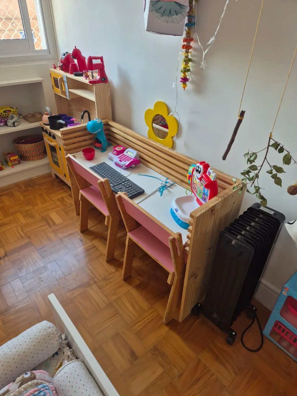 Mesa e gaveteiro infantis - Modular, perfeito para organizar!
