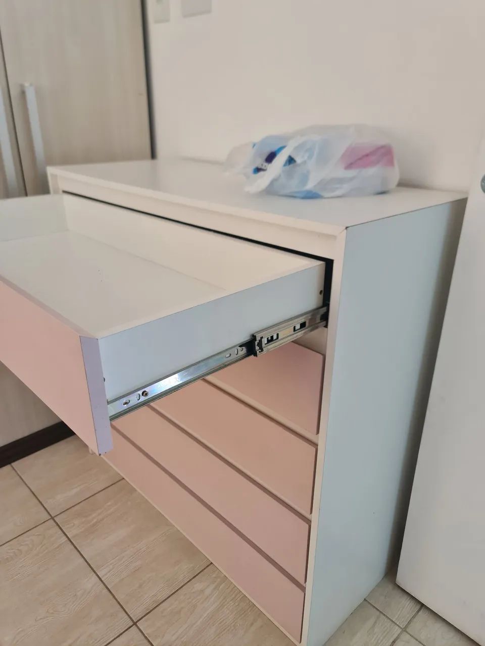 Cômoda em mdf 5 gavetas  - Foto 3