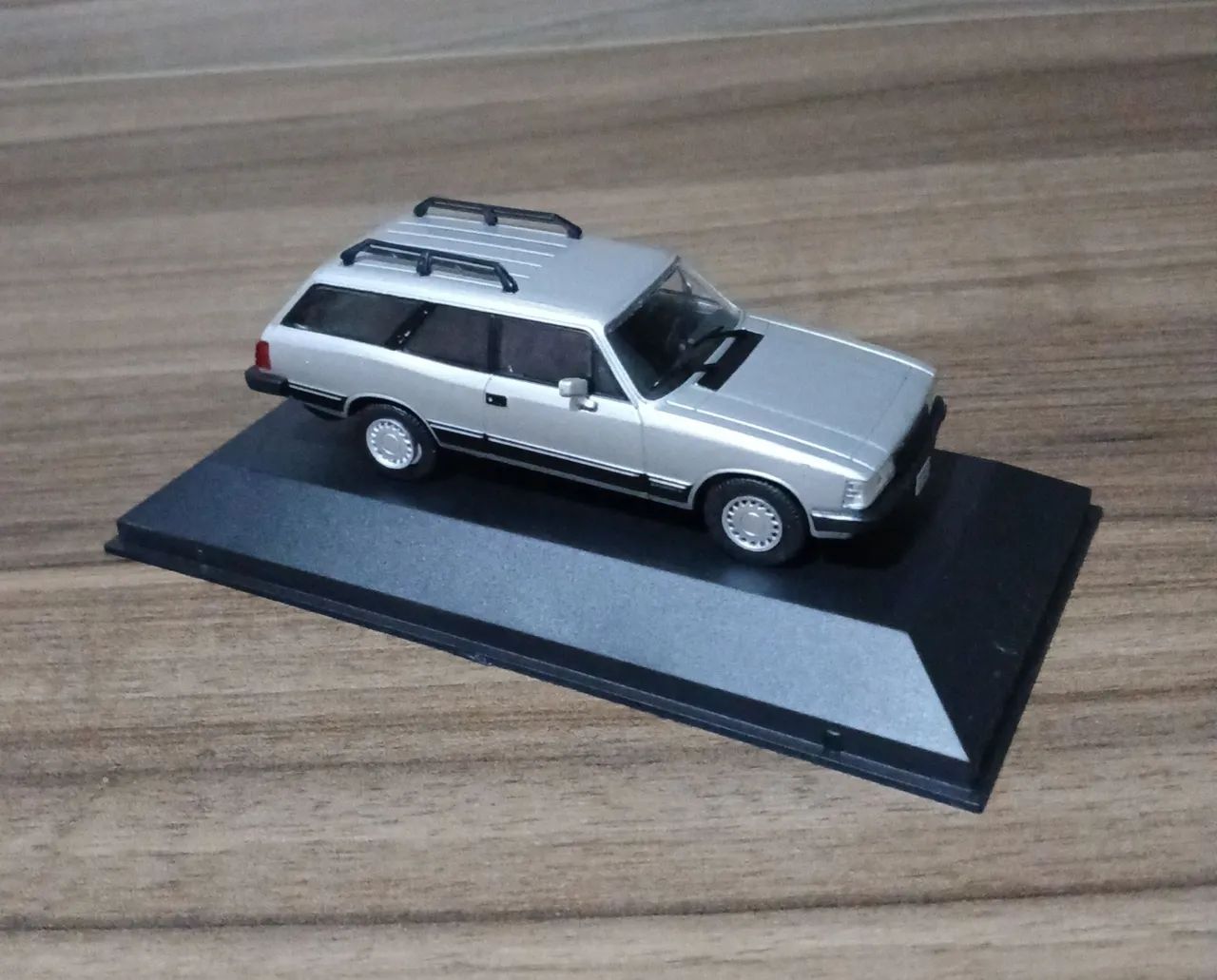 Miniatura Chevrolet Diplomata Caravan  - Foto 4