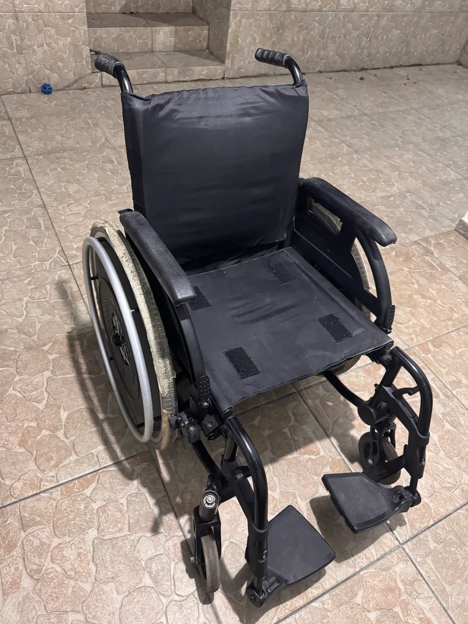 Cadeira de Rodas Manual Ortobras AVD Alumínio Pés Eleváveis - Foto 3