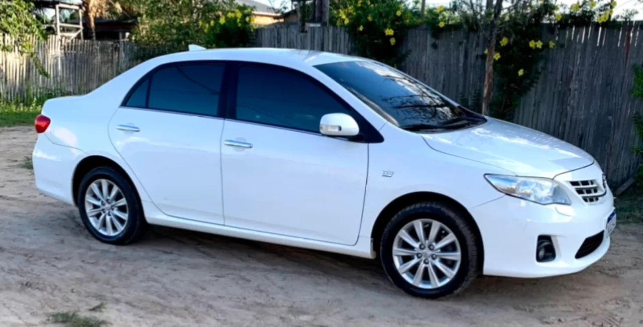 Toyota Corolla Altis 2.0 Flex 16V Aut. 2013 - Foto 2