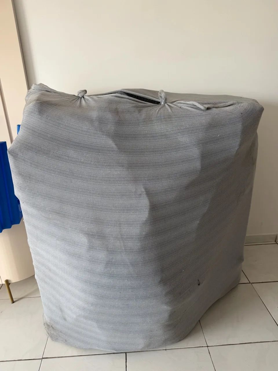 Sofá retrátil cinza  - Foto 2