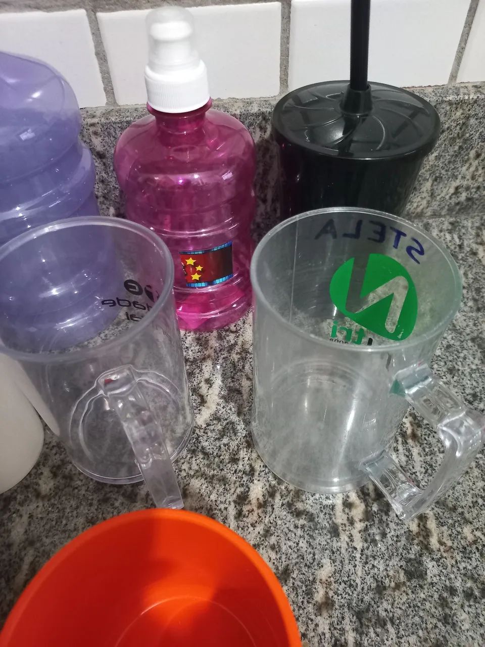 4 garrafas e 10 canecas - Foto 4