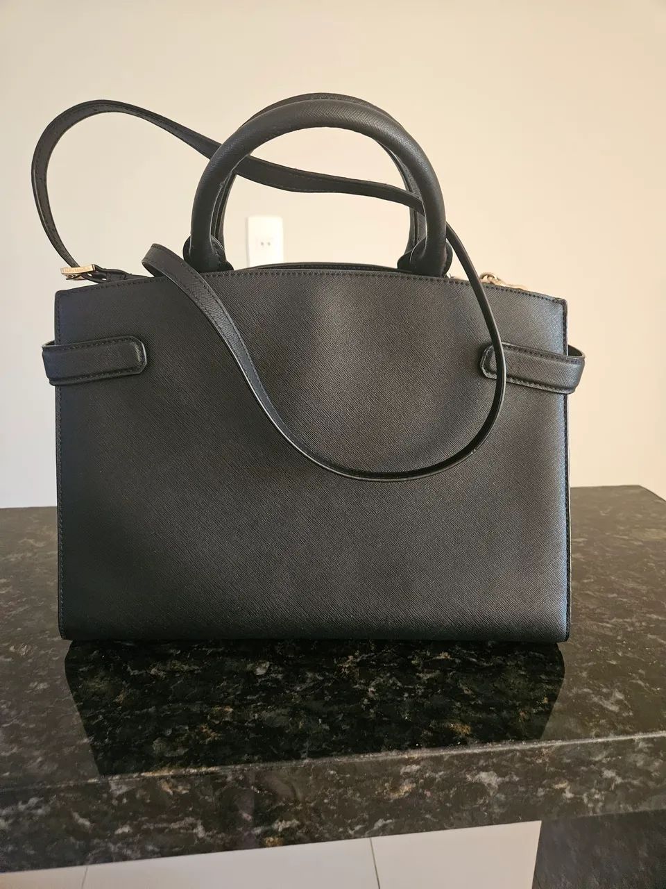 Bolsa Michael Kors - Couro Preto Estruturado - Foto 3