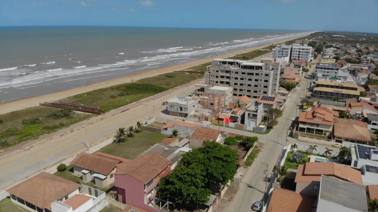 Casa mobiliada para temporada na beira da praia de Guriri