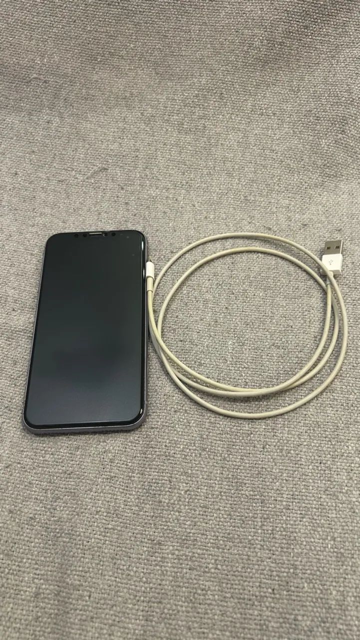 iPhone 11.- 64gb