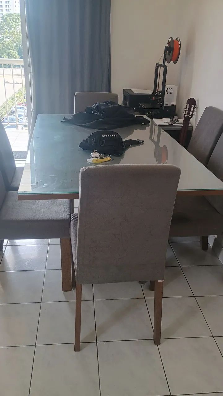Mesa com tampo de vidro 6 cadeiras 
