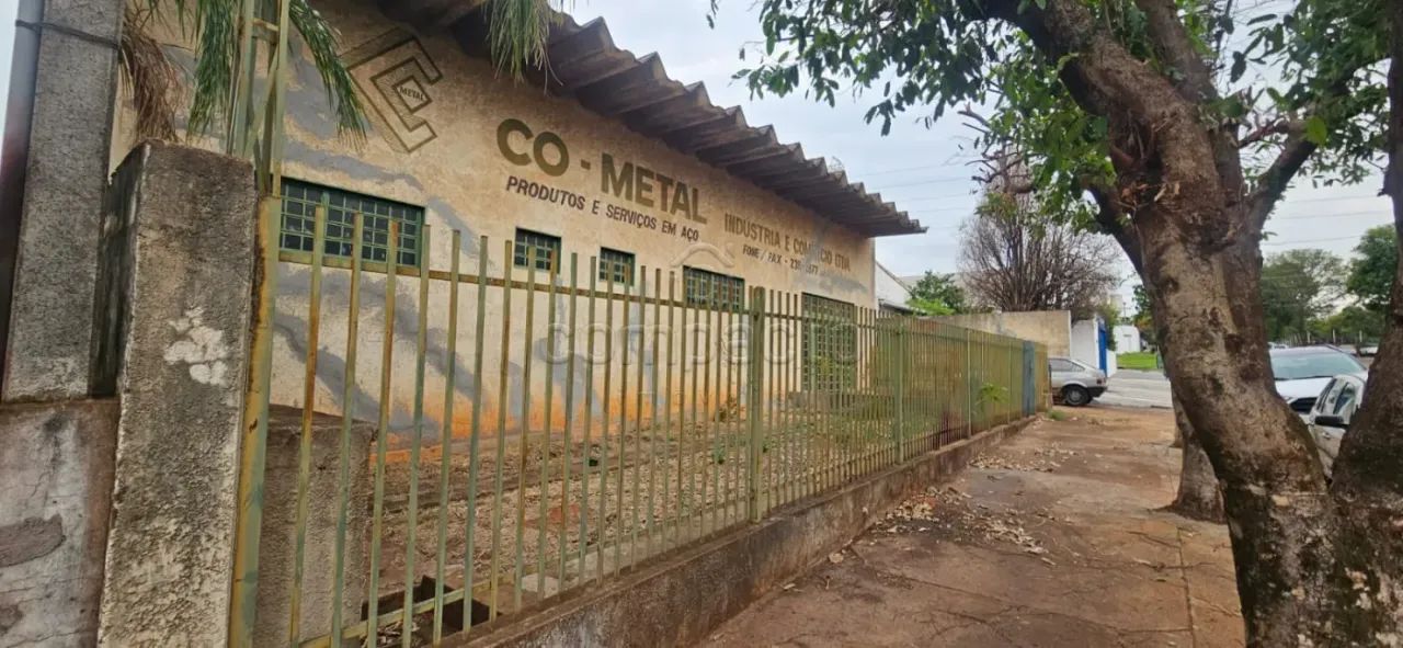 Imóvel Comercial Amplo | Mezanino | Excelente Espaço nos Fundos