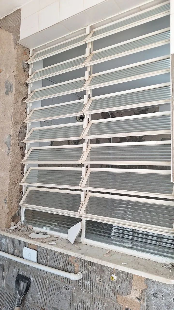 Vendo vitro basculante com vidros!!