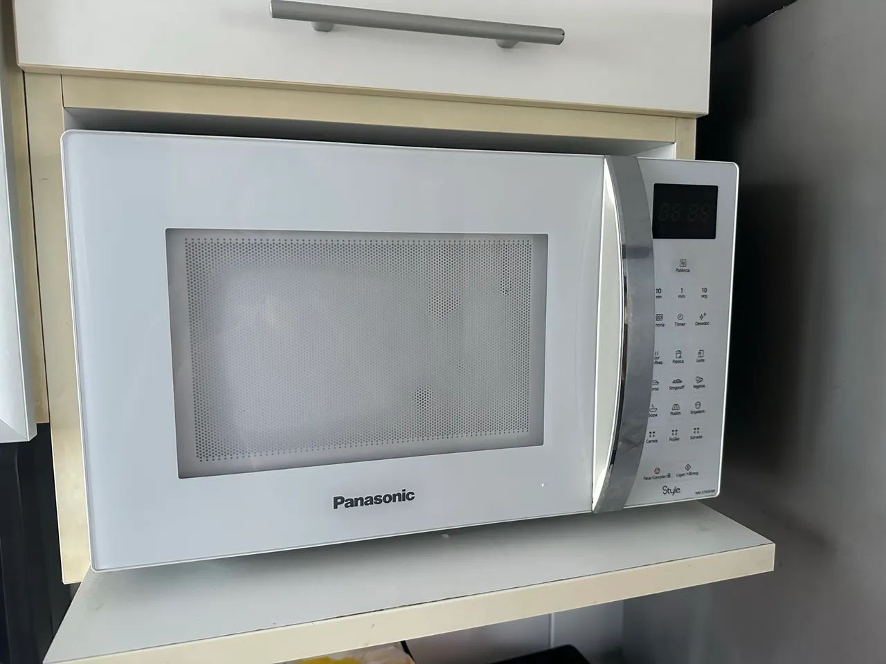 Vendo ou troco microondas Panasonic 21L - Foto 2