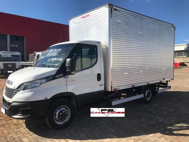 IVECO DAILY 35-150 2021/2022 COM BAÚ EM ALUMÍNIO.