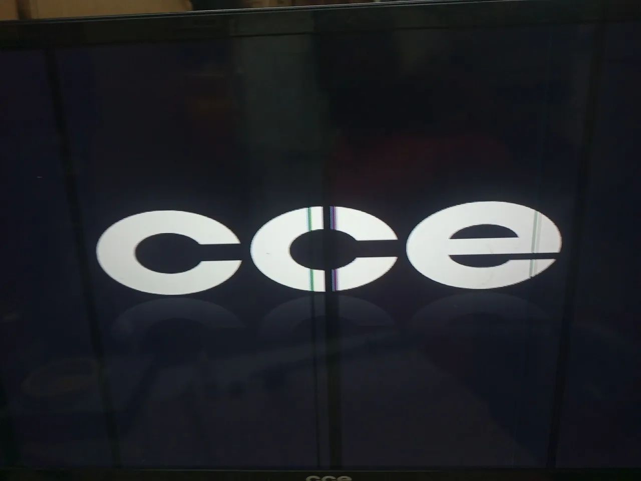 Tv cce de 32 polegadas com defeito de tela  - Foto 3