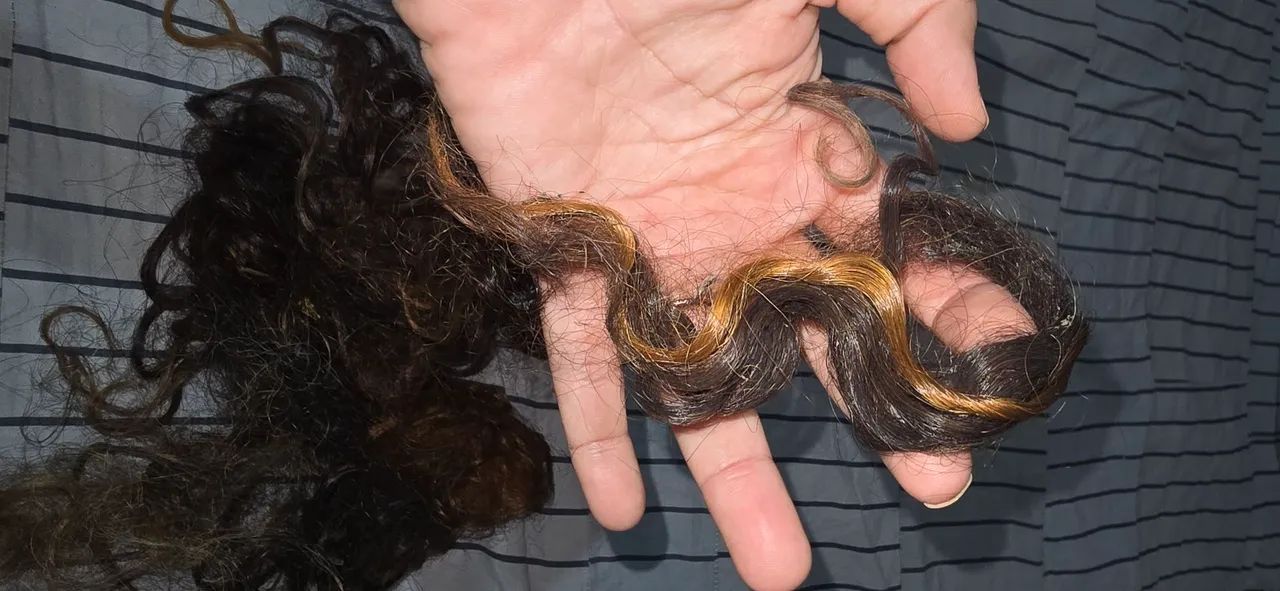 Cabelo pra doação 60 gramas . 25 cm - Foto 2