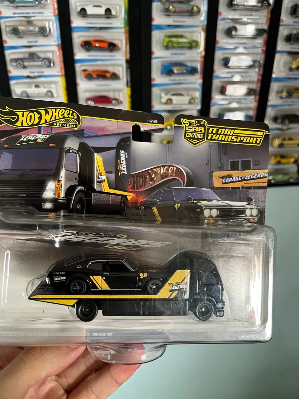 Hot Wheels Premium Team Transport Nissan Laurel 2000 SGX