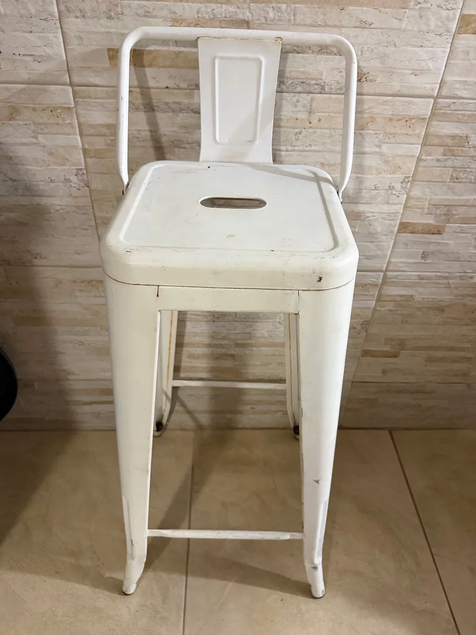 Banqueta Alta de Metal com Encosto