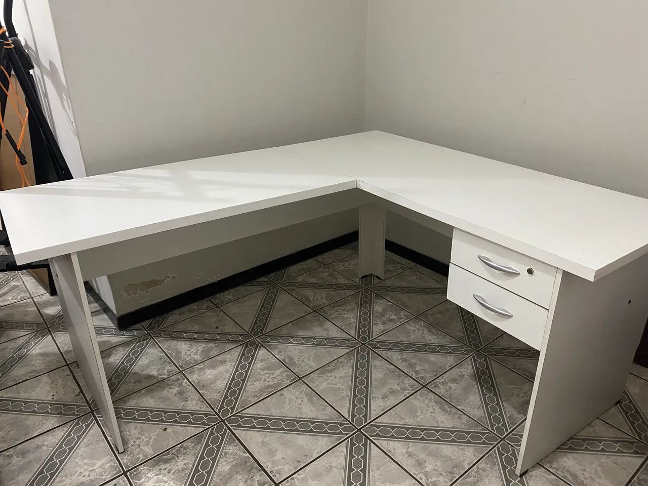 Mesa em L branca em MDF - Foto 4