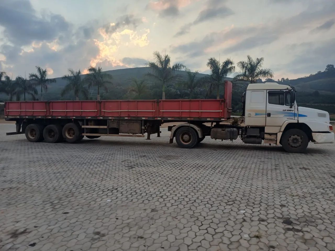 Conjunto 1634 e carreta 3 eixos - Foto 2