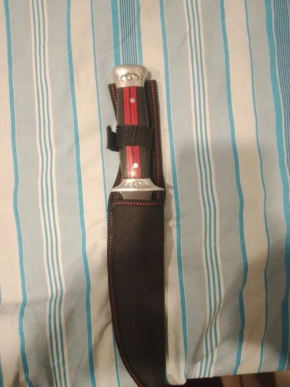Faca Punhal Vermelho e Preto