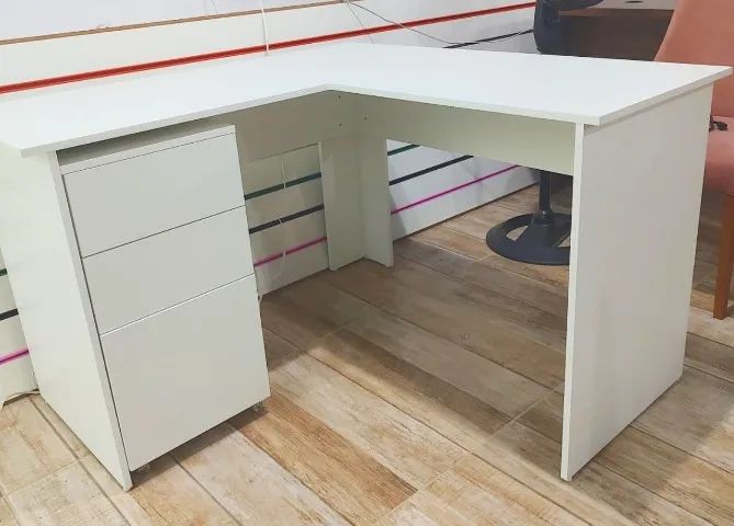 MESA EM L COM GAVETEIRO