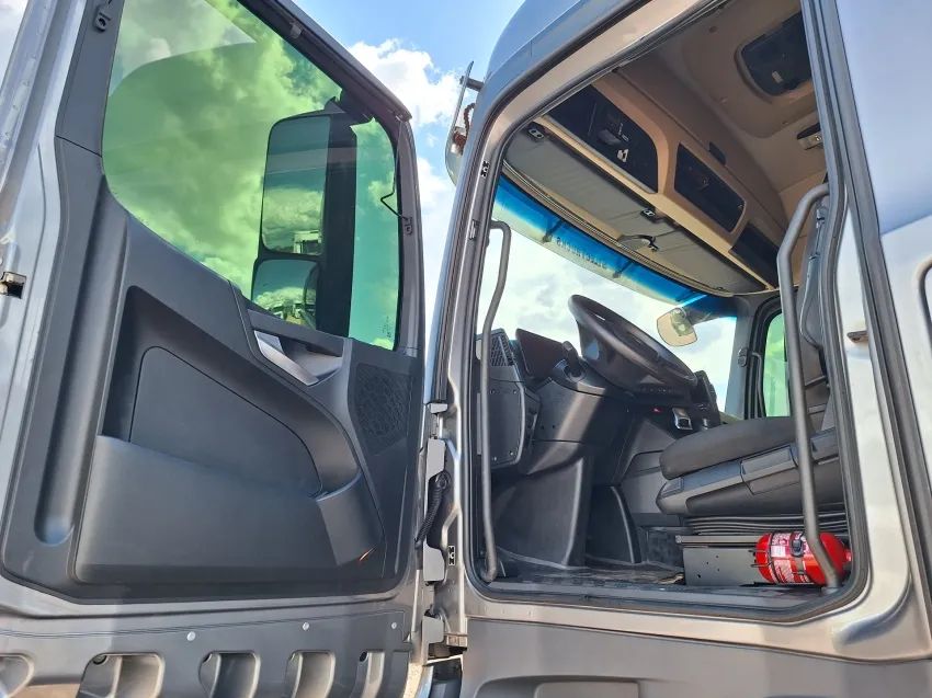 MB Actros 2651S ano 23/24 Cinza - Foto 14