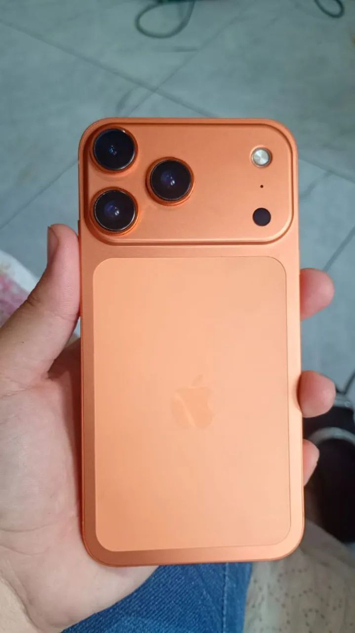 Vende-se IPHONE XR com a carcaça do 17 pro