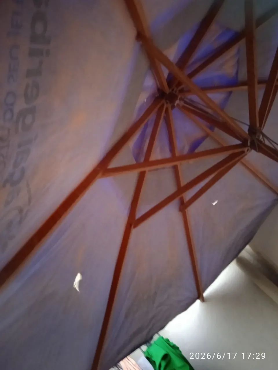 5 Ombrelones 2,20 metros (usado com pequena avaria) - Foto 3