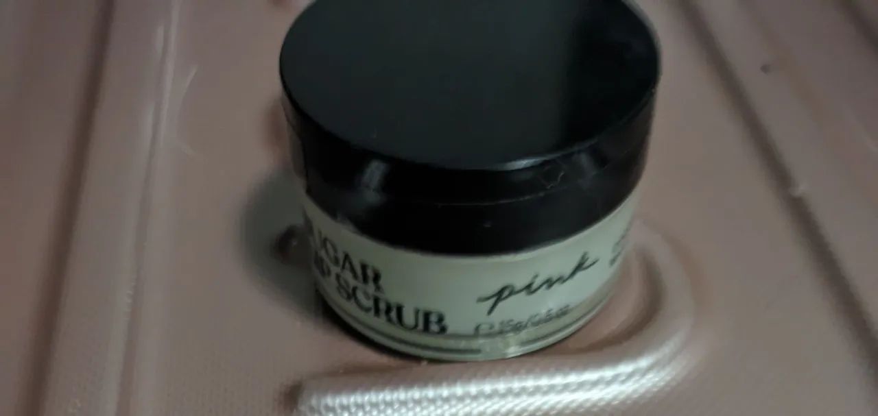 Bálsamo Labial 2x1 Victoria Secrets Sugar Lip Scrub - Foto 4