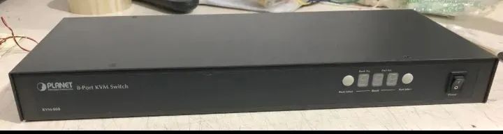 Switch KVM PLANET 8 portas modelo KVM 800.