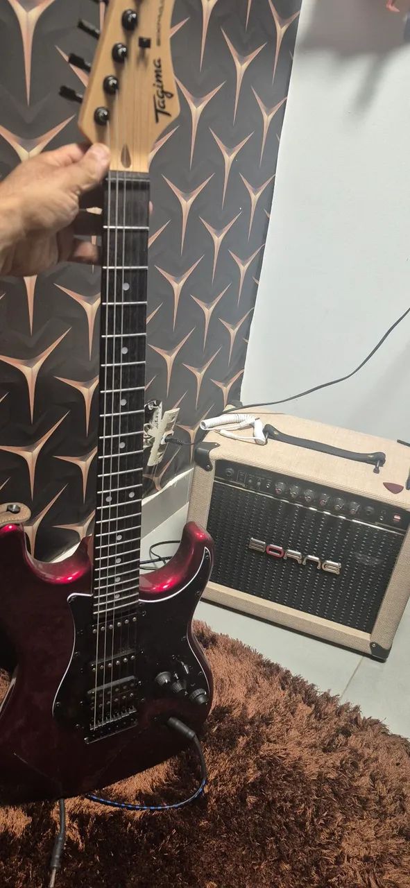 Guitarra Tagima e Cubo Borne. - Foto 2