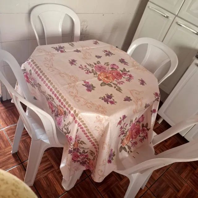Mesa com 4 Cadeiras novinha - Foto 3