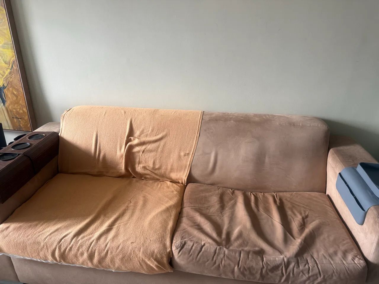 Vendo sofá 3 lugares bege em tecido 