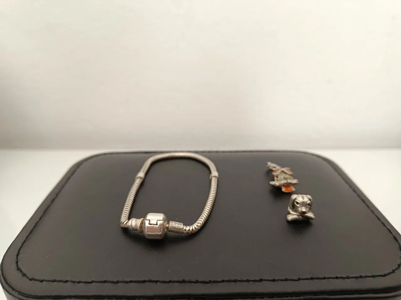 Pulseira em Prata Esterlina 925 com 2 Berloques em Prata - Coruja e Cachorro - Foto 3
