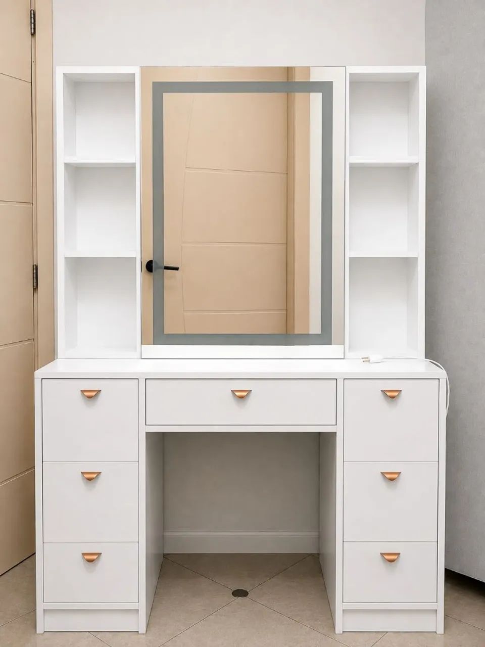 Camarim em MDF com LED no espelho 