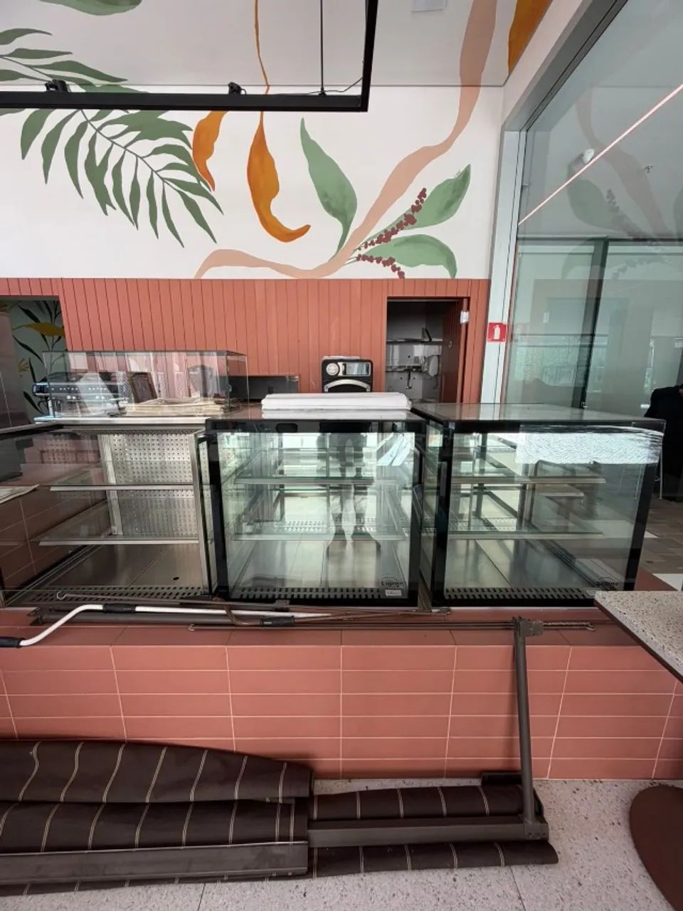 Vitrines Refrigeradas/Aquecidas + Grab and Go Refrigerado