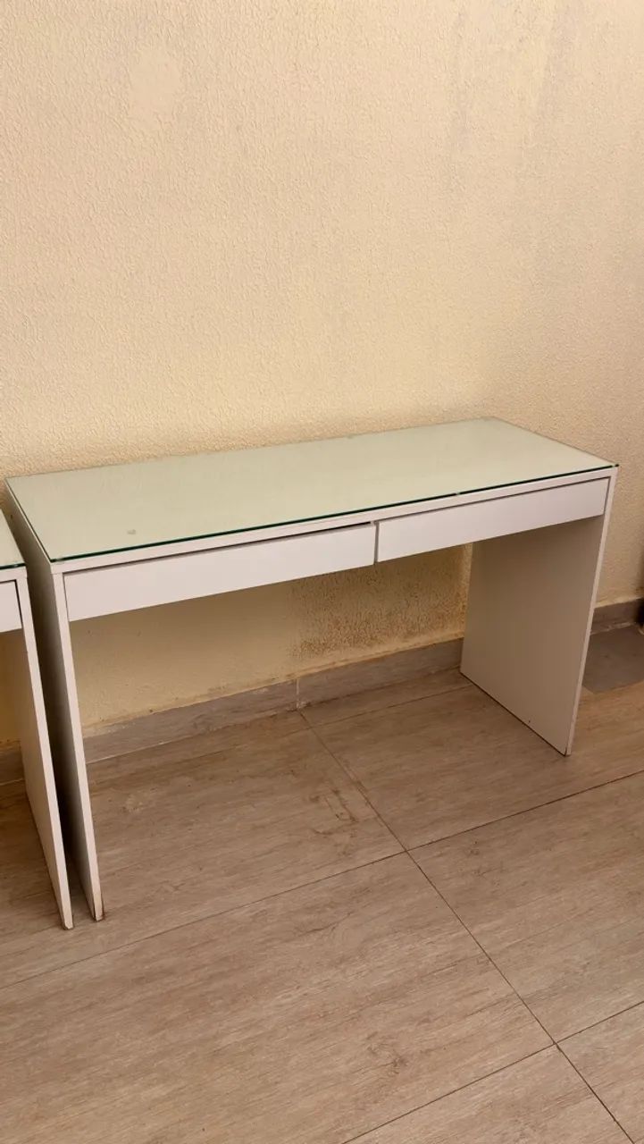 Escrivaninha tampo de vidro e gavetas - Foto 2
