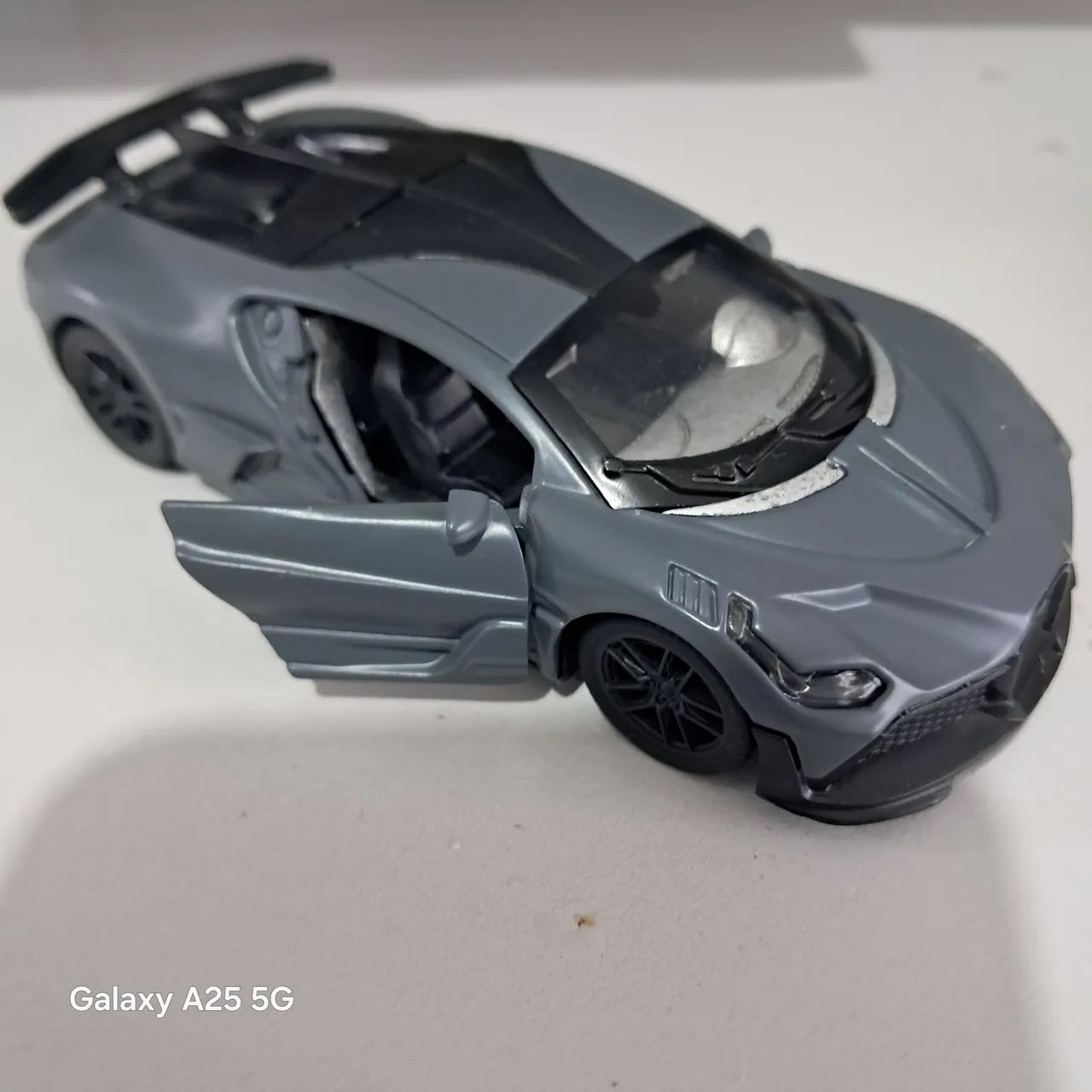 Miniatura Bugatti Metal 1.43