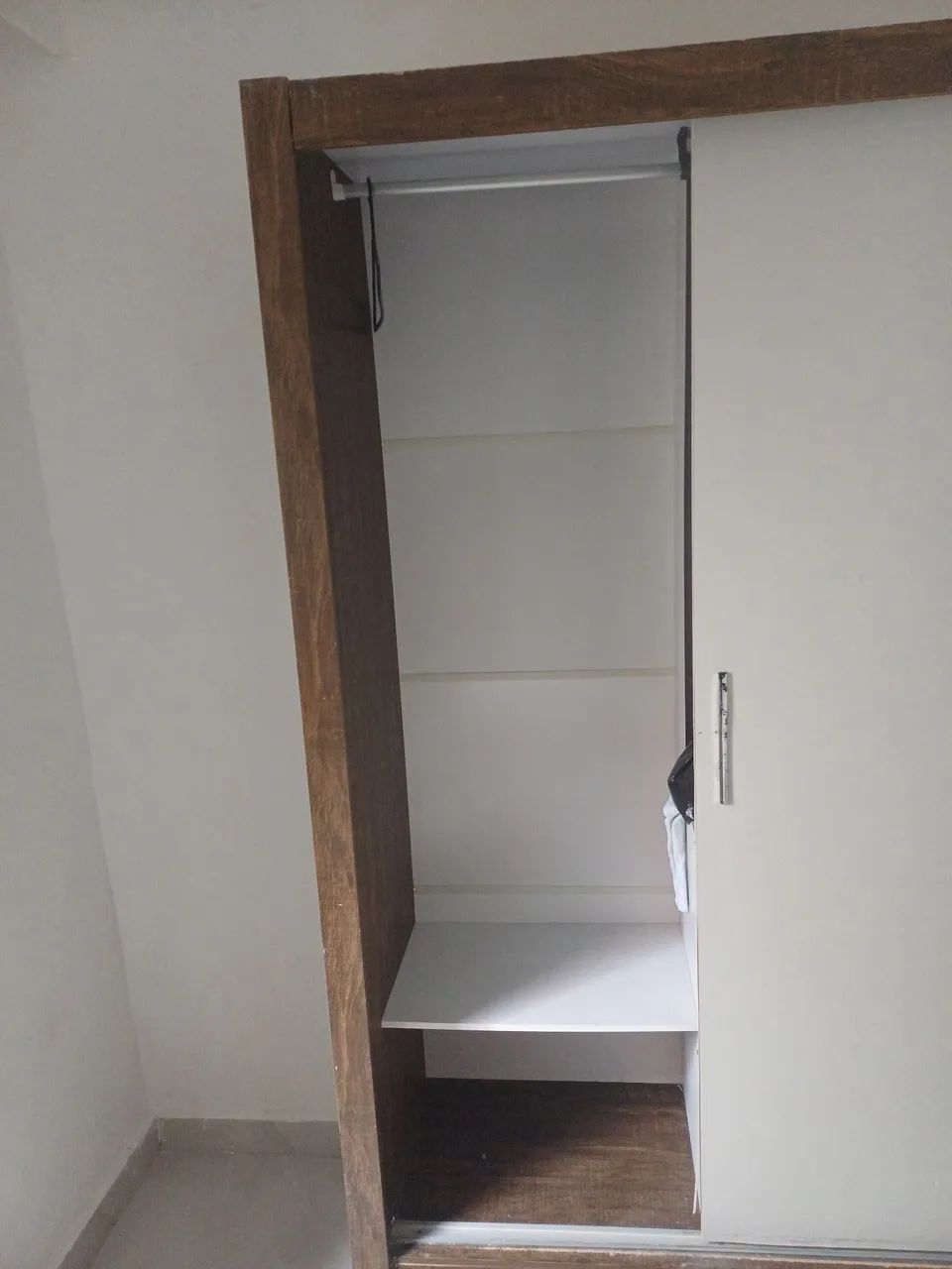 Guarda roupa 3 portas com espelho  - Foto 4