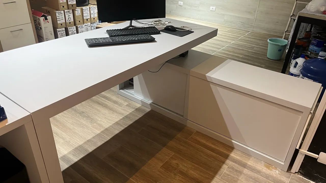 Mesa de escritório em L com balcão  - Foto 5