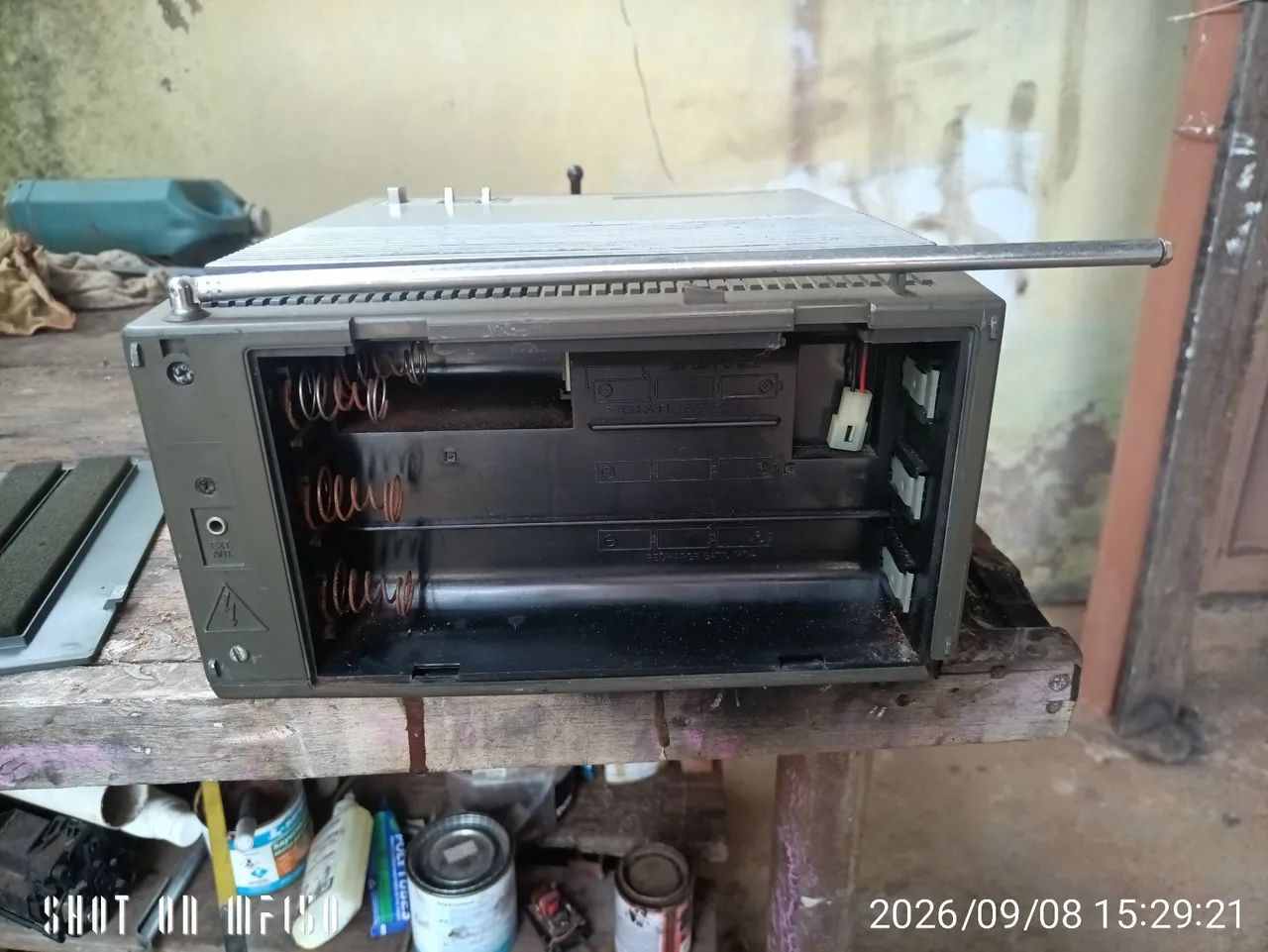 Vendo Mini TV e rádio 5 polegadas de tela marca Semp antiga não funciona e coleção  - Foto 4