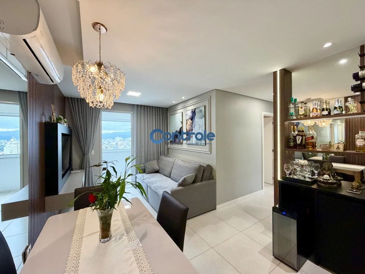 Apartamento com 03 dormitórios em Barreiros, São José/SC!