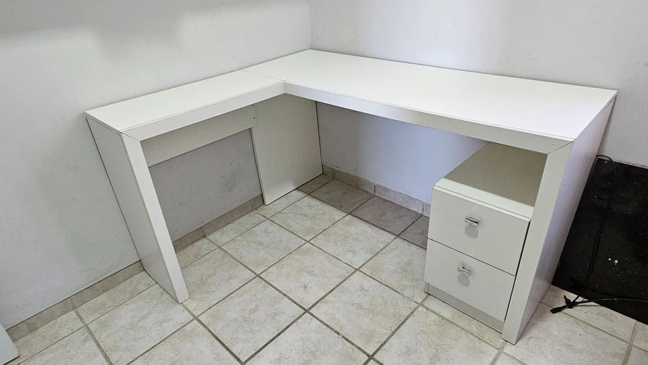 Corner Office Desk with 2 Drawers